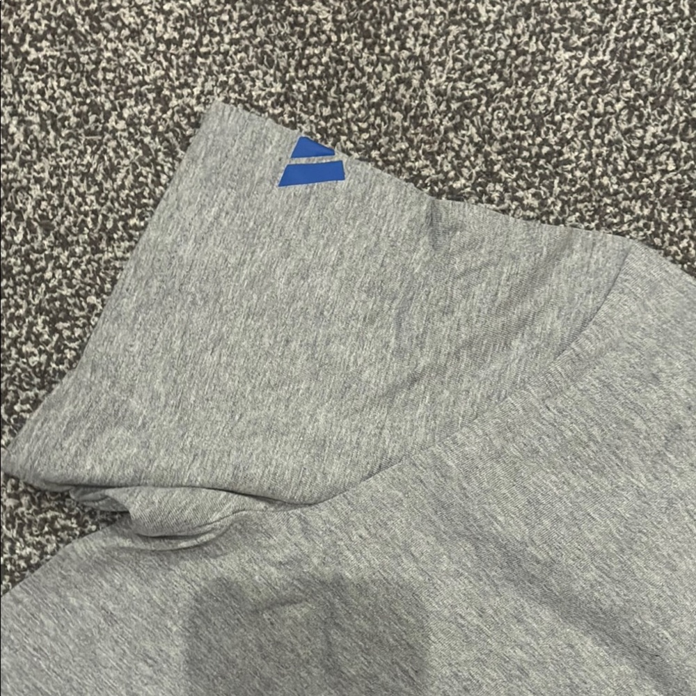 adidas Grey T-Shirt with Blue Boston Marathon 2023 Graphic - Picture 8 of 8